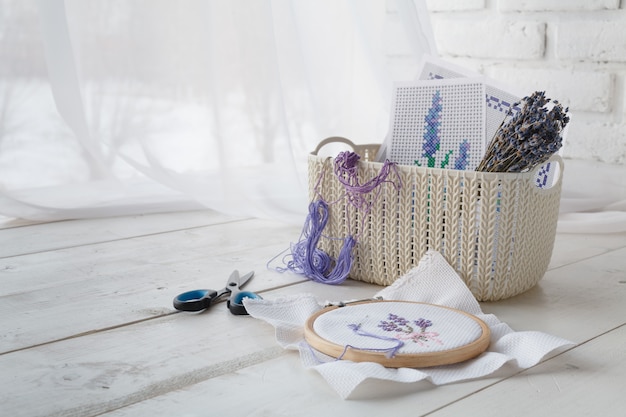 Zestaw haftu w pudełku